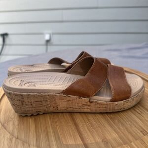 Crocs A-Leigh Cork Mini Wedge Sandals Shoes Womens Size 6 Brown Leather Comfort